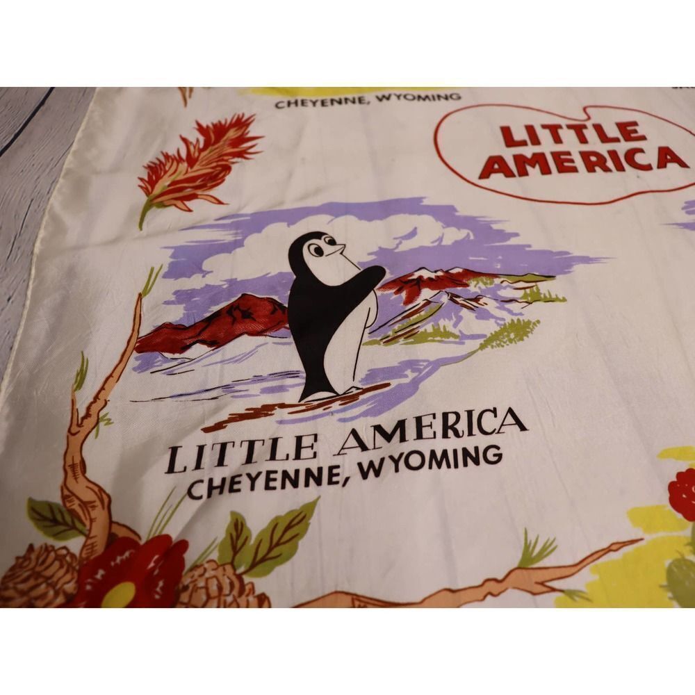 SUPER VINTAGE Little America Scarf! - Picture 2 of 7